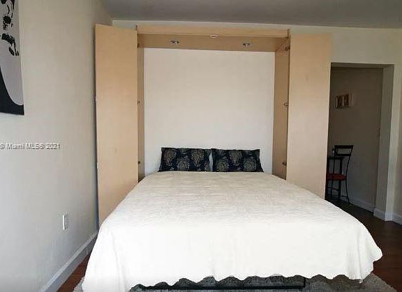 5th image of 900 Euclid Ave APT 14