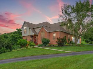 18 Meadowlark Ln, Pembroke, VA 24136