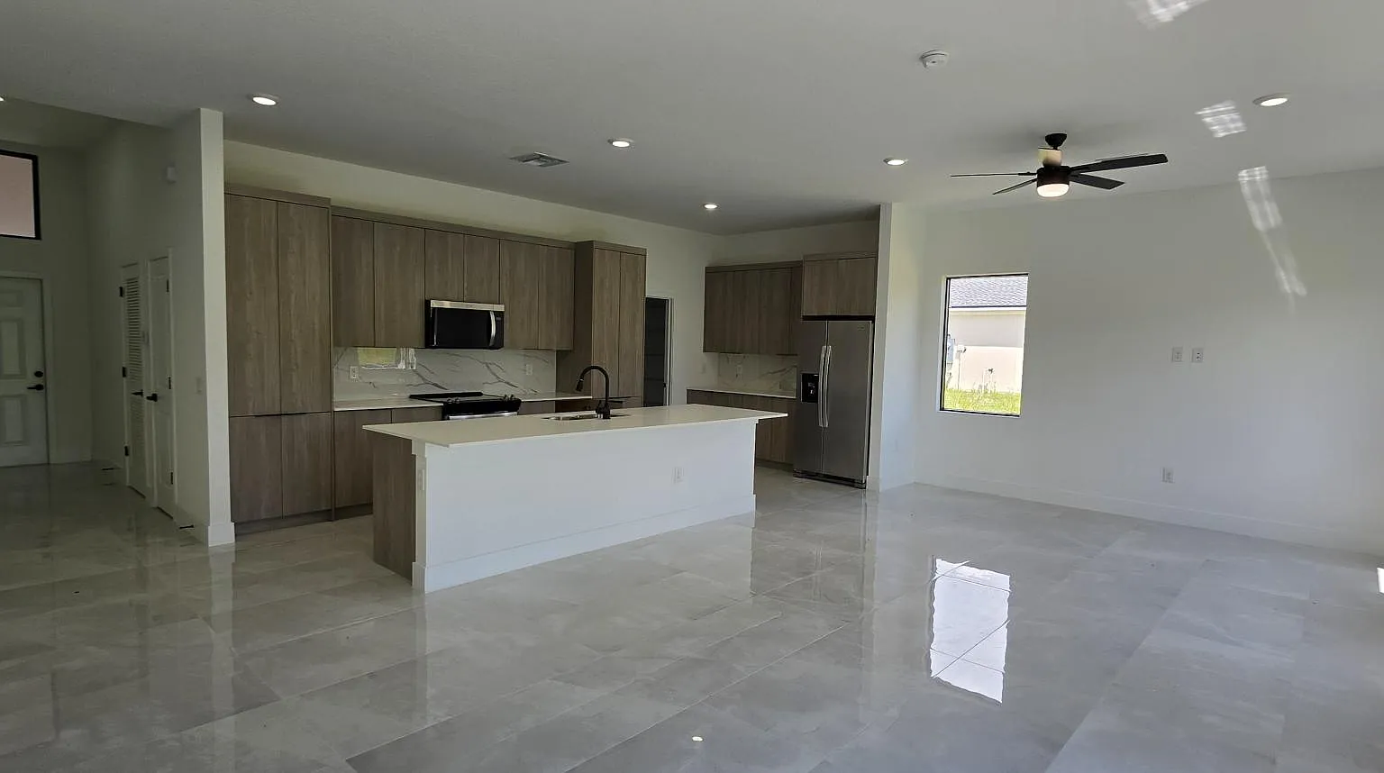 3 bed, 1766 sqft, $2,395 — Photo 4