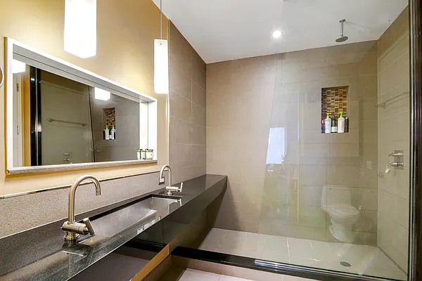 Rented by R New York | media 21