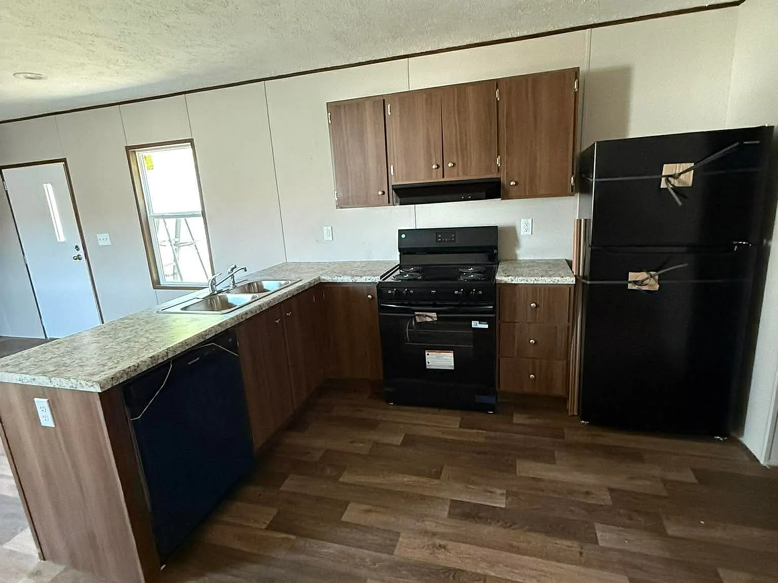 Brand New 2026 Mobile Home — Photo 2