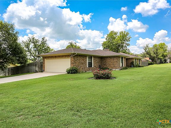 2nd image of 203 Pin Oak Dr