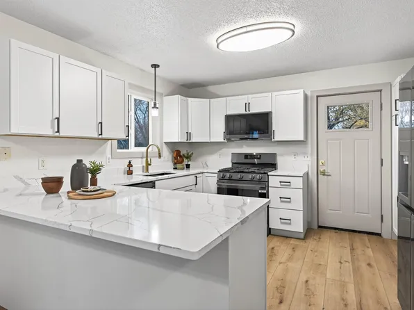 273 Butler Ave E, West Saint Paul, MN 55118