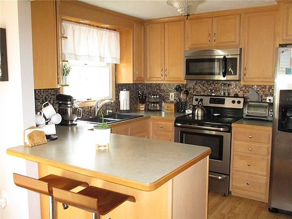 4th image of 12 Thistlewood Ln