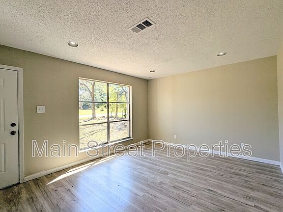 4th image of 1017 Webster Dr
