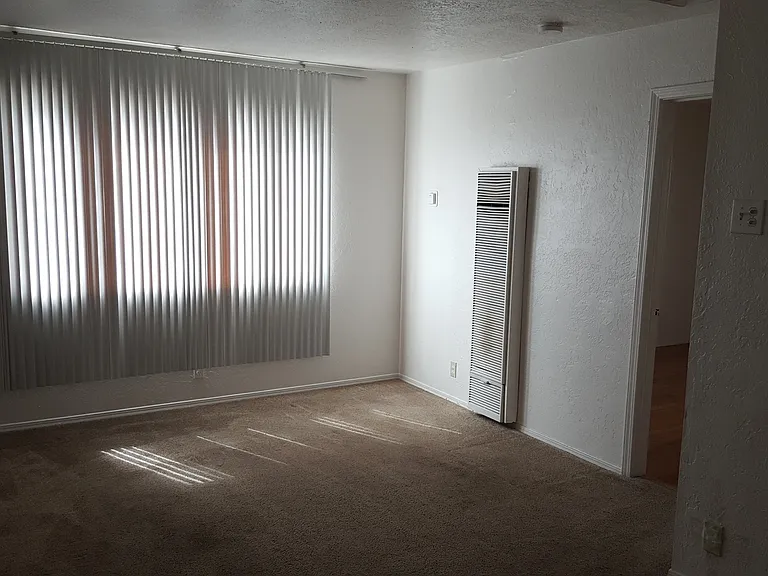 844 Chelwood Park Blvd NE — Photo 3