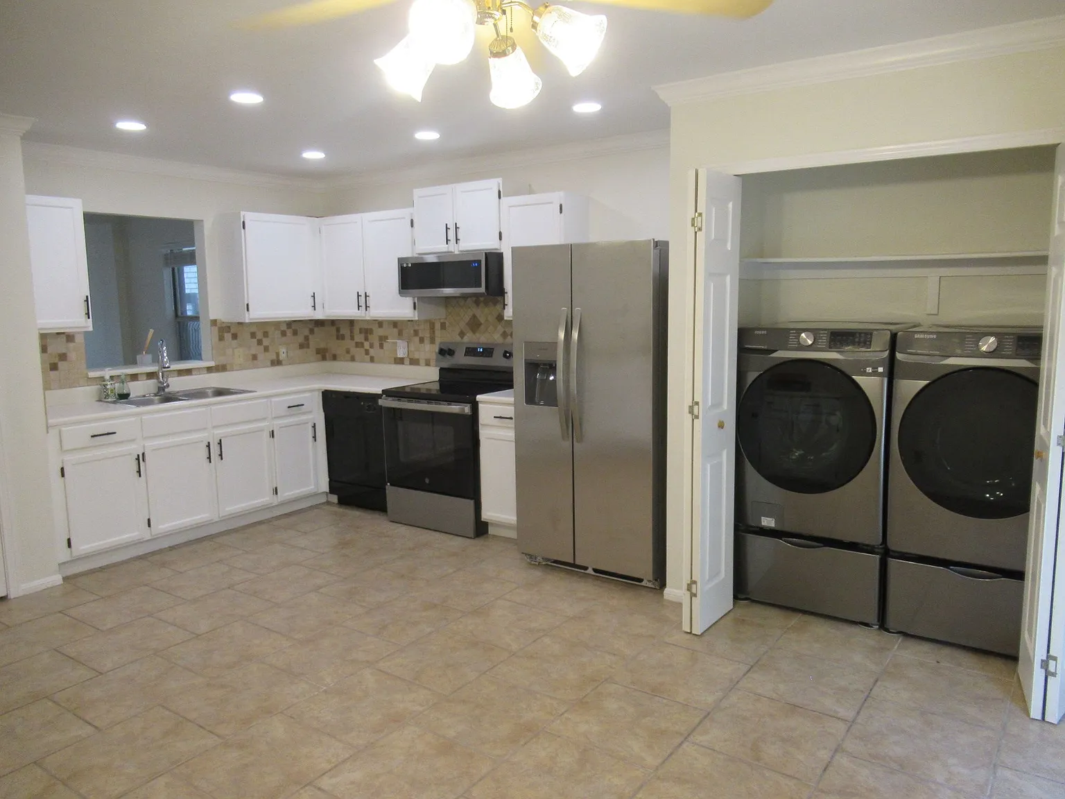 3 bed, 1665 sqft, $2,095 — Photo 2