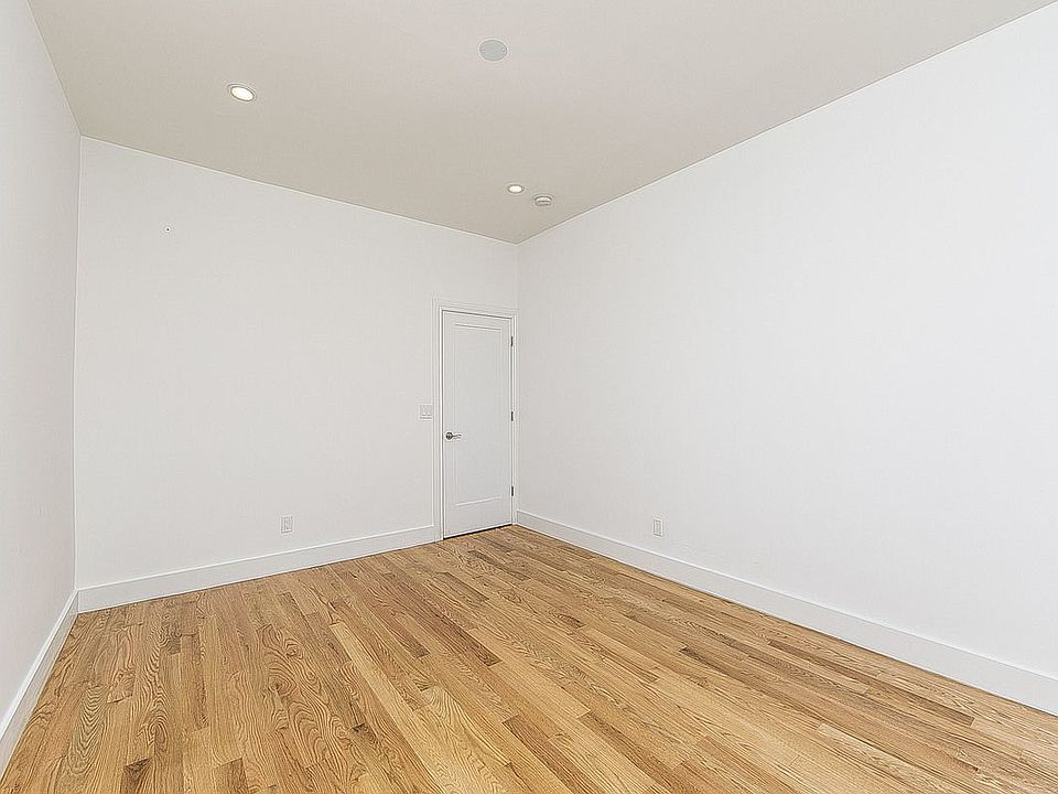2nd image of 593B Barbey St