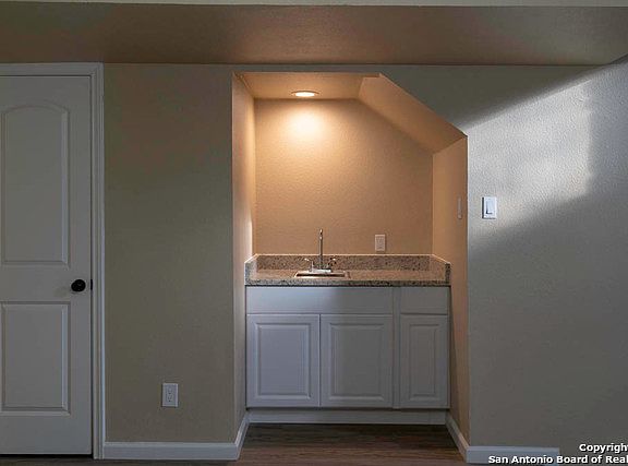 5th image of 3843 Barrington St APT 137