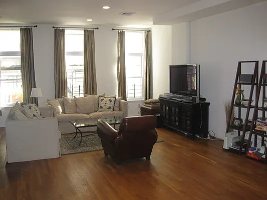 Rented by Skygroup Realty | media 11