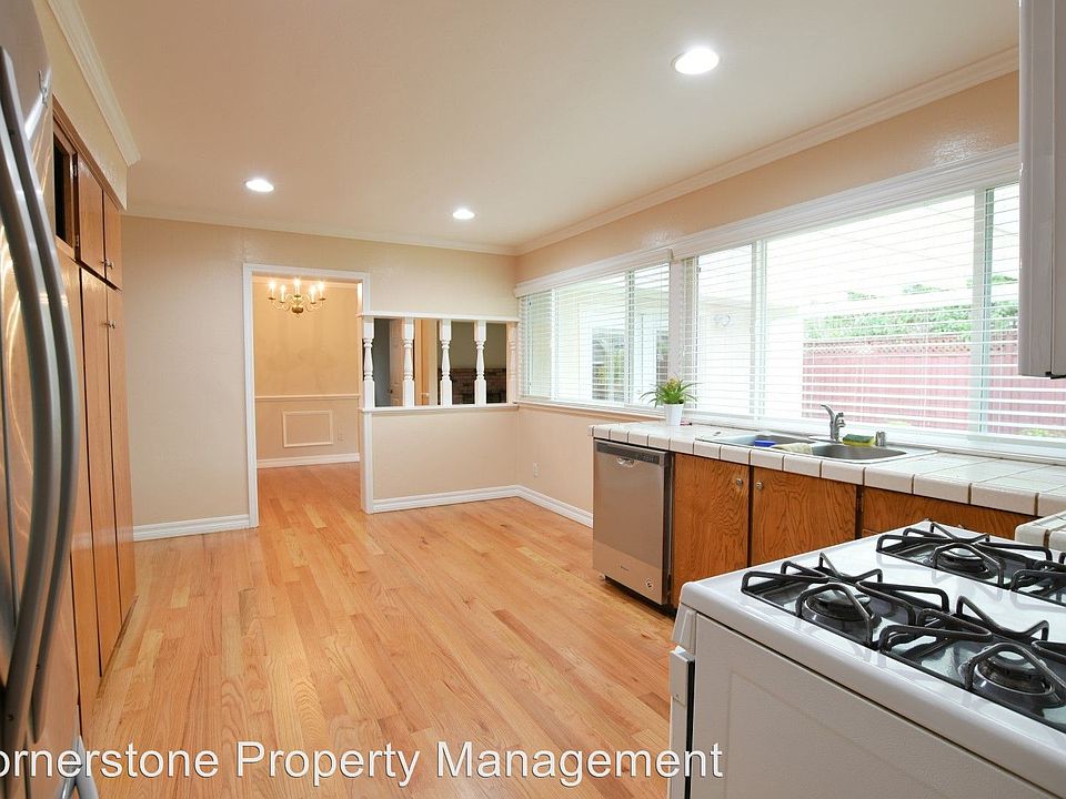 1st image of 6075 Larchmont Dr