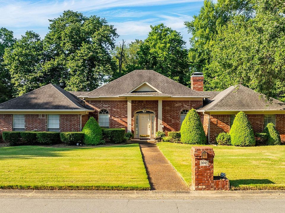 1st image of 3045 Saint Charles Dr