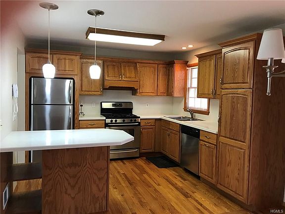 3rd image of 48 Southern Ln