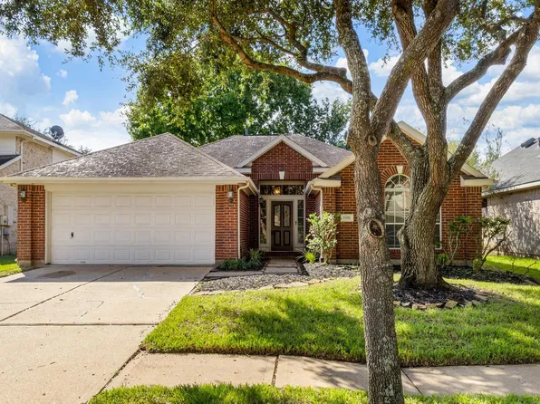 1106 Kerri Ct, Sugar Land, TX 77479