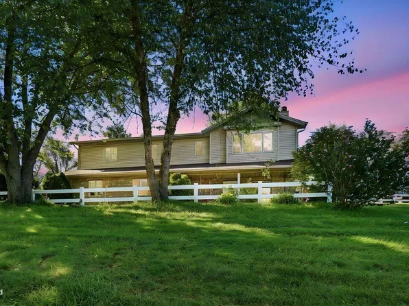1355 Carrie Cir, Zanesville, OH 43701