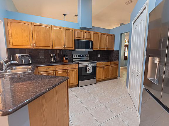 4th image of 1193 SW Live Oak Cove