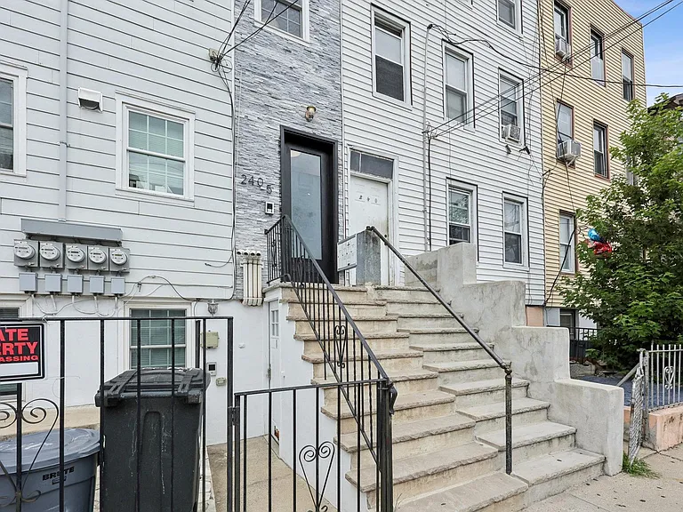 240.5 South St #3 — Photo 17
