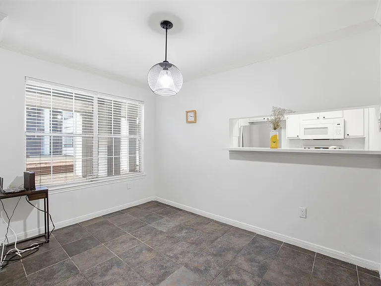 501 W 26th St #108 — Photo 12