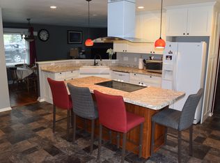 2320 Bramblewood Ct, Waukesha, WI 53188