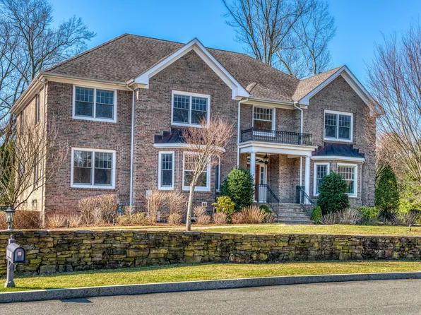 1 Cambridge Ct, New Rochelle, NY 10804