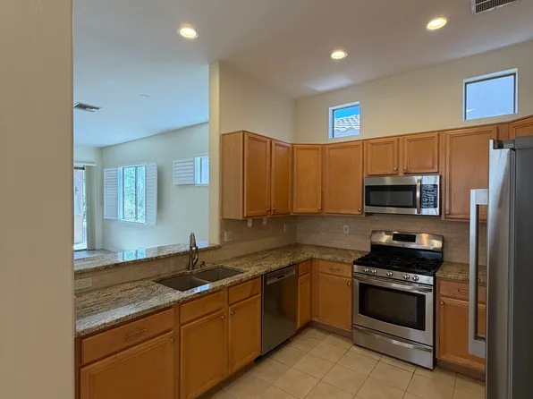 5102 N Pinnacle Point Dr, Tucson, AZ 85749