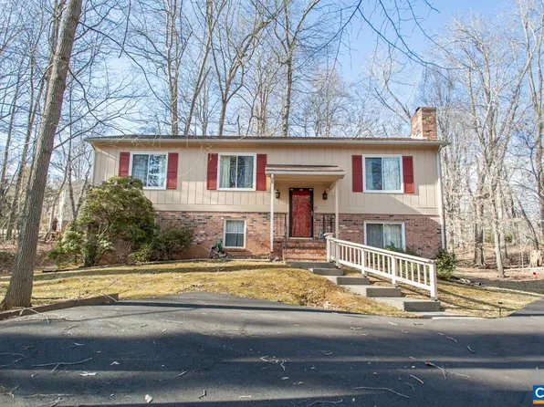 207 Pineridge Ln, Charlottesville, VA 22911