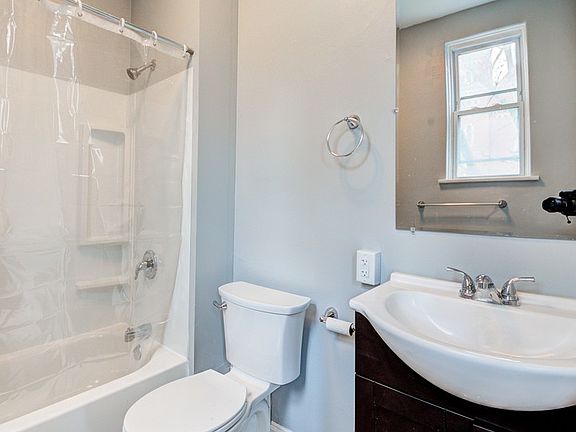 3rd image of 744 Proctor Way #2