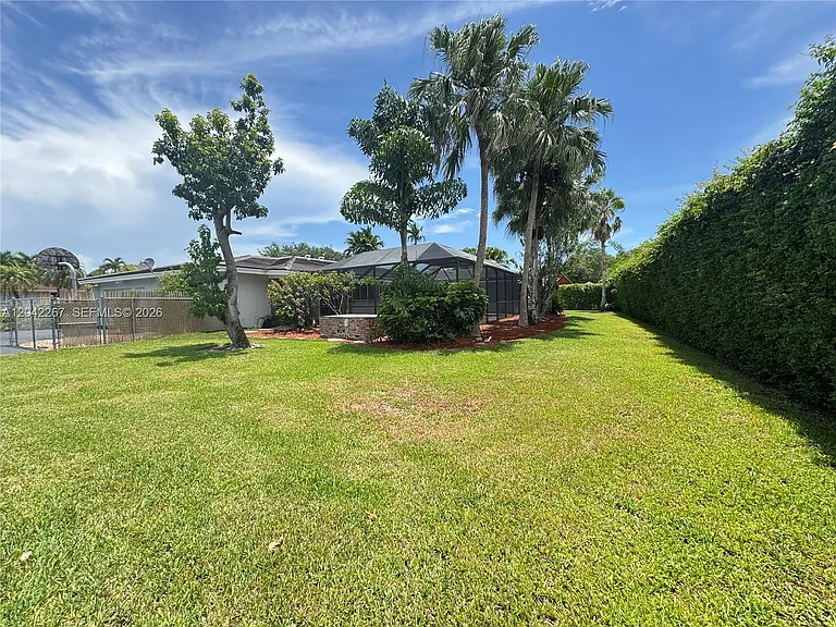 7600 SW 174th St — Photo 38