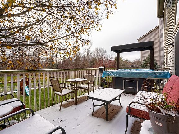 5th image of 135 Mackenzie Dr