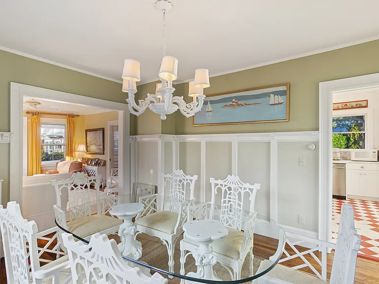 106 Meeting House Ln — Photo 16