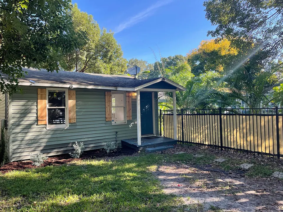 3220 Alamo Dr
