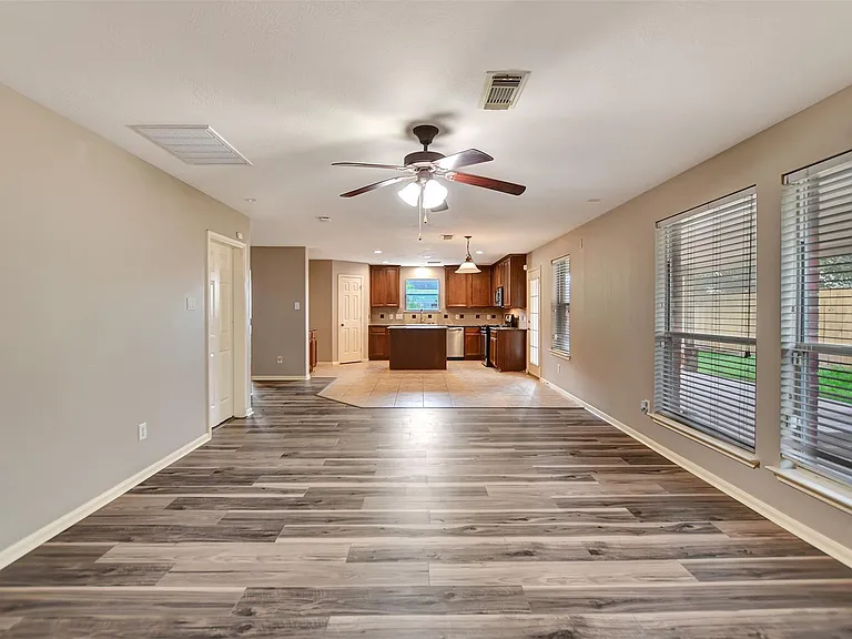 5410 Spring Oak Dr — Photo 24