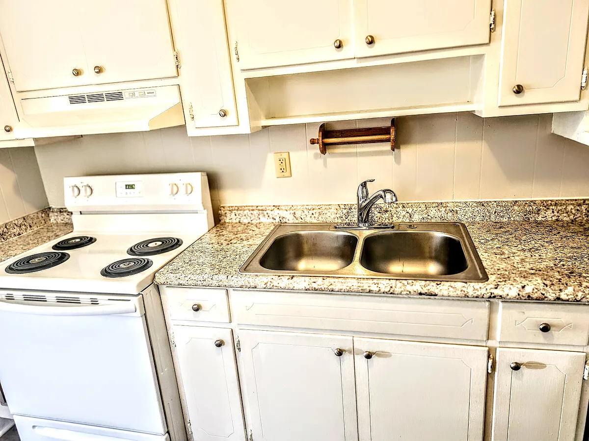 New countertops - 5409 Hilltop Ave #B