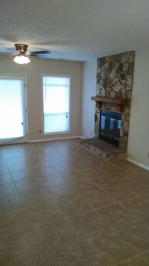 Apartment for rent - 2 bedroom - 2 bathroom Available July 20th — Photo 1