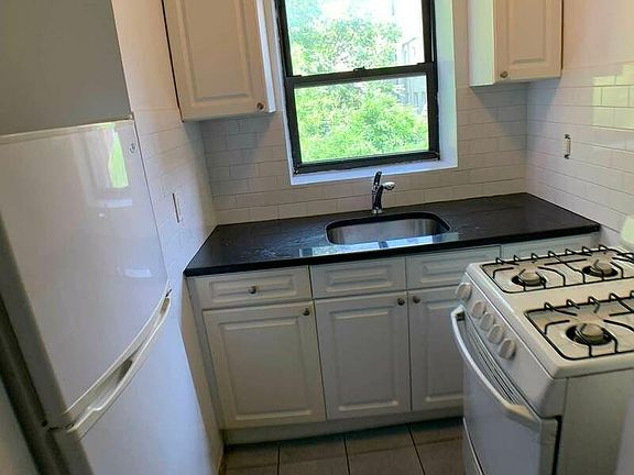 4th image of 349 E 12th St APT 4