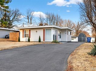 19 Marquette Dr, Florissant, MO 63031