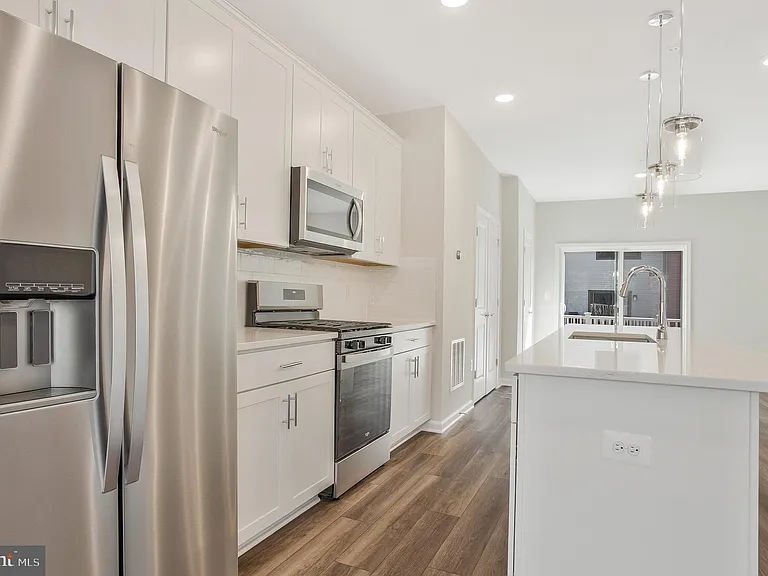 244 Mainstream Dr — Photo 12