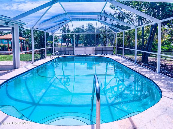 2nd image of 122 Sunset Dr