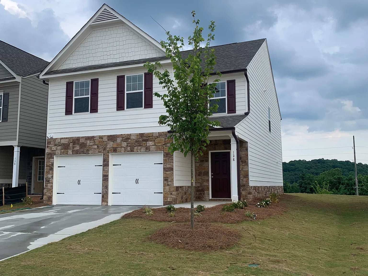 4 bed, 2.5 bath, 2100 sqft, $2,100 — Photo 1