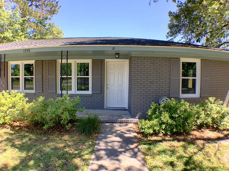 1559 Brookbank Ave #B — Photo 1