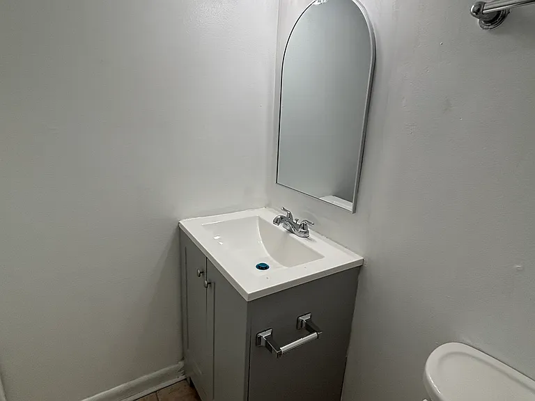 922 W Lombard St — Photo 10