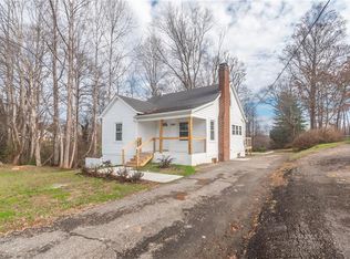 2040 Fancy Gap Rd, Mount Airy, NC 27030