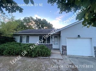 6772 Pleasantview St NE, Rockford, MI 49341