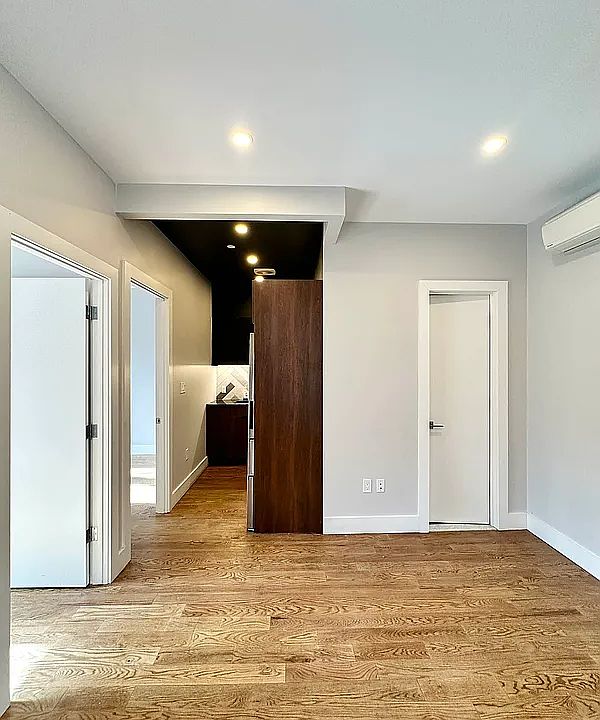 1st image of 1354 Jefferson Ave #2B