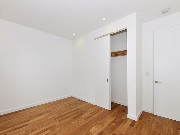 5th image of 82 Washington Pl APT 6C