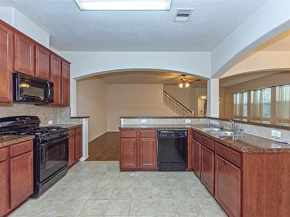 4th image of 13031 Jasmine Park Ln