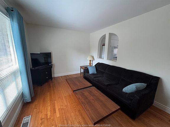 3rd image of 5458 Lassaline Ave