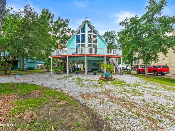 123 Ridgewood Dr, Pass Christian, MS 39571