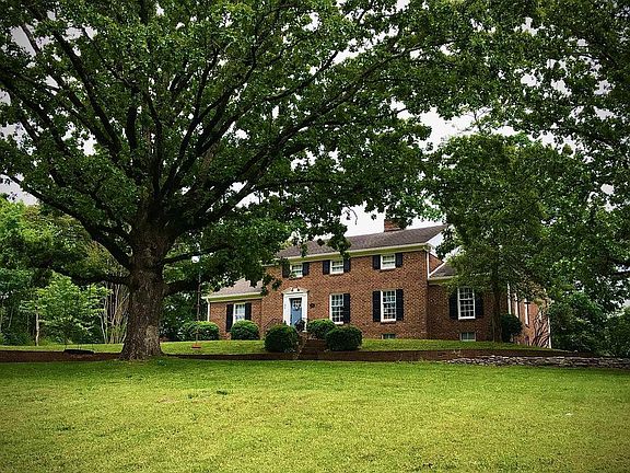 3rd image of 106 Oak Hill Dr