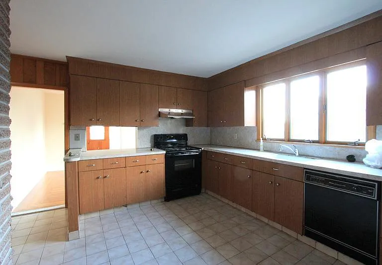 540 Main St — Photo 1